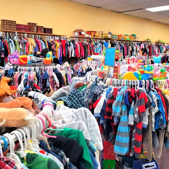 Live Show Listing ⭐️🍓Kids Clothes 🧸 - Picture 1 of 1